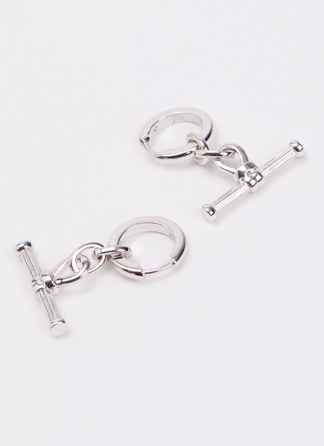 Missoma Ridge T-bar oorringen met hanger - detail 3 zilver