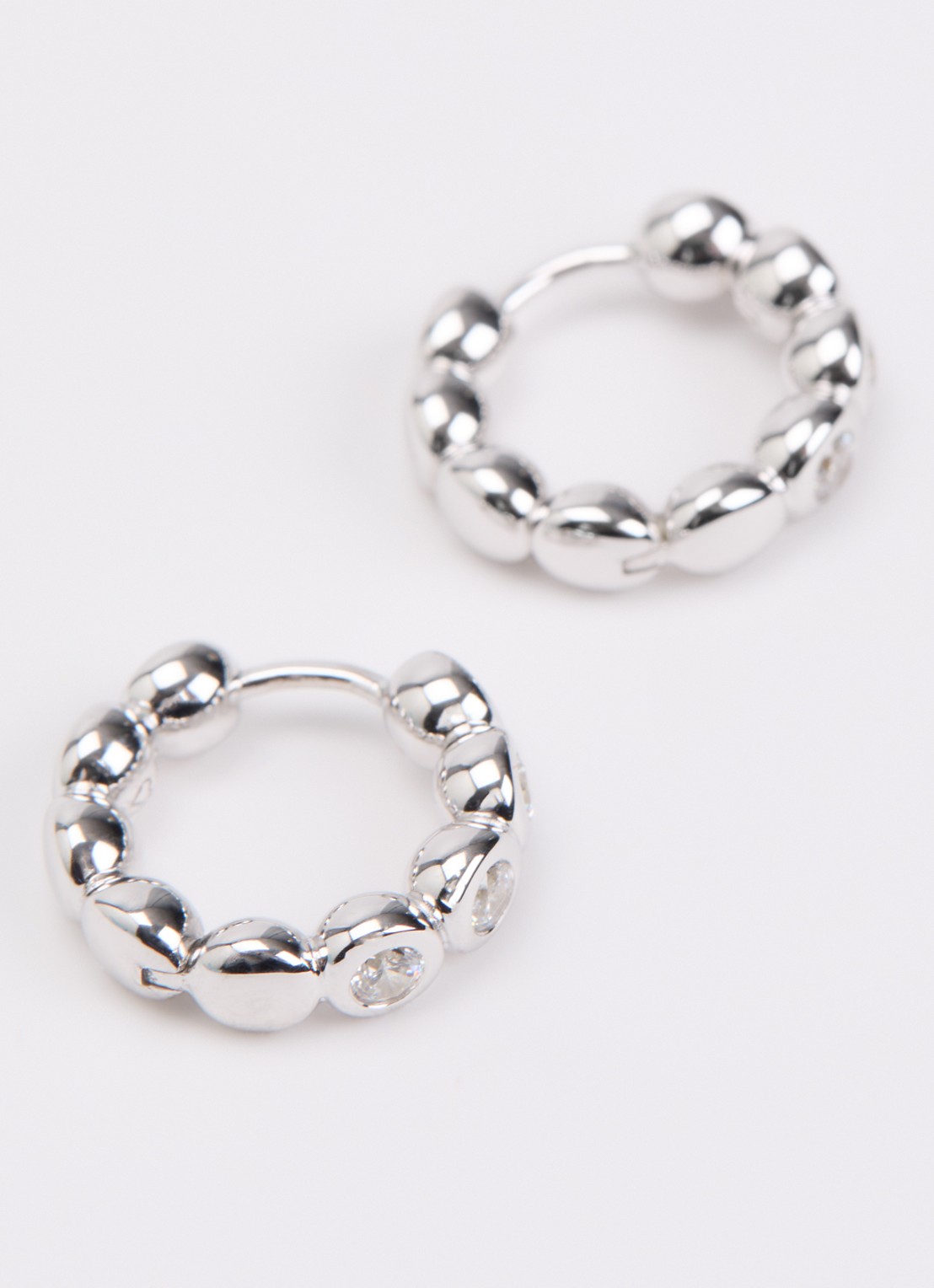 Missoma Tennis Small oorringen met zirkonia - detail zilver
