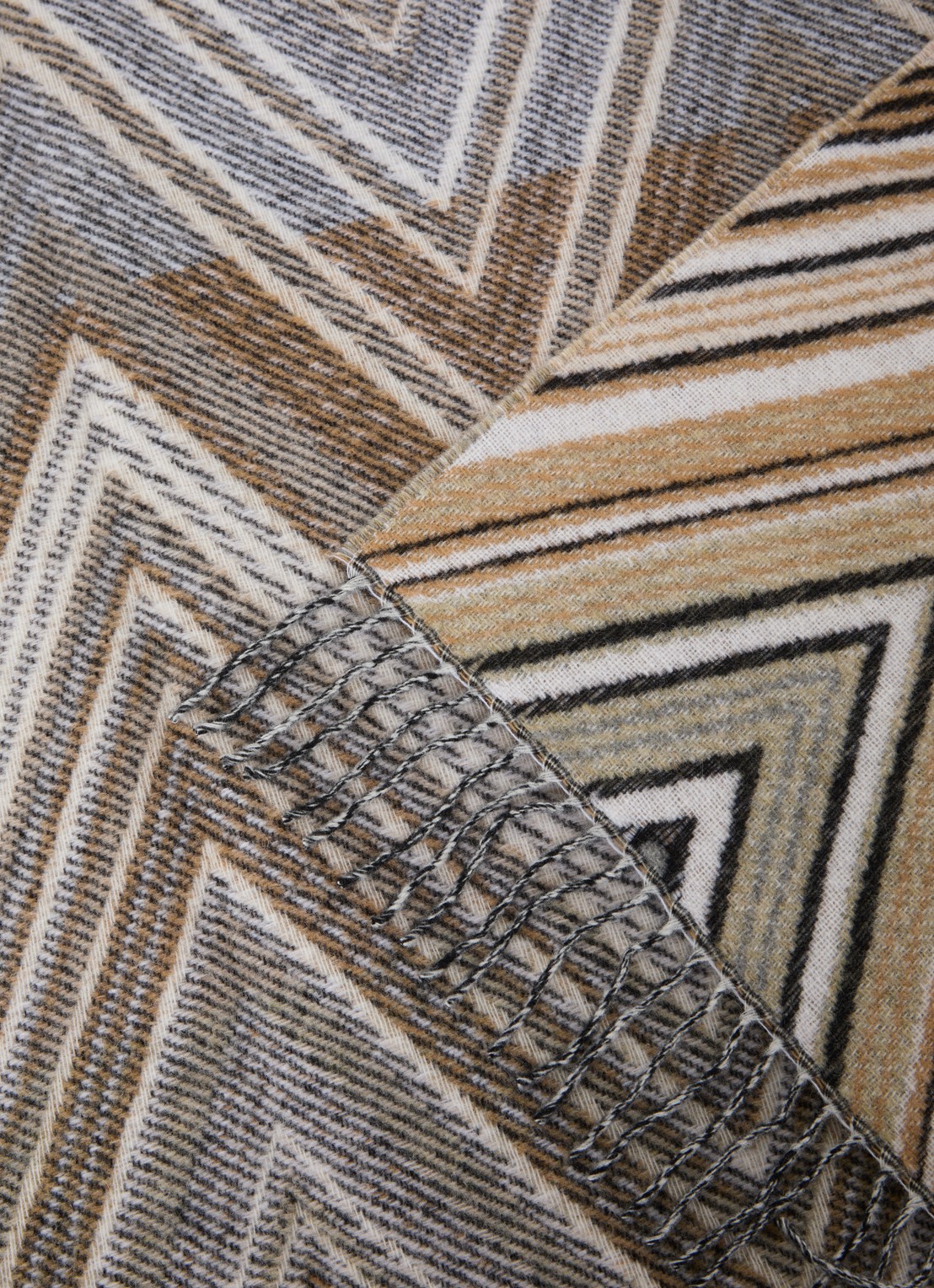 Missoni Plume plaid in wolblend 130 x 190 cm - detail 3 taupe