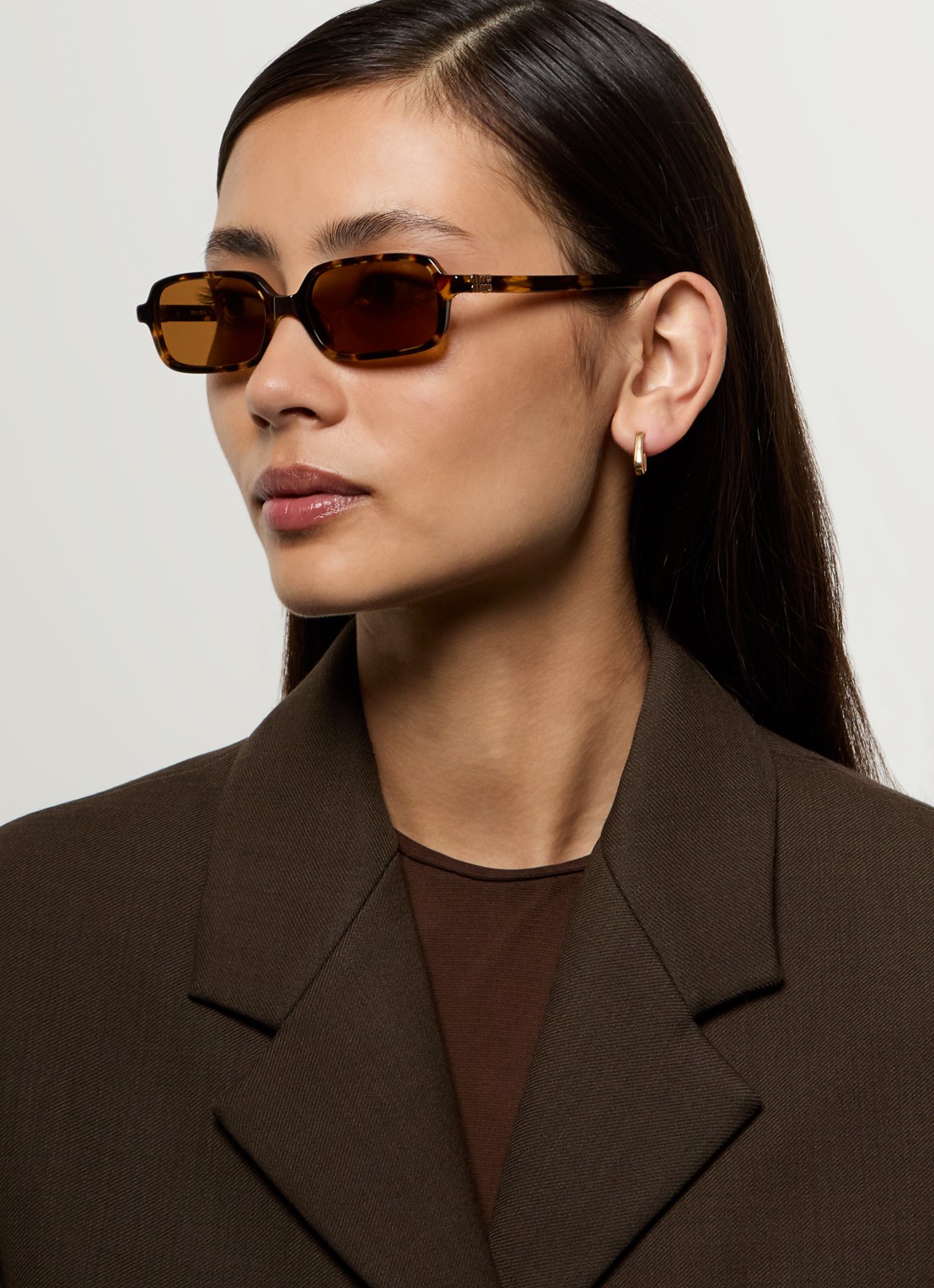Miu Miu Retro zonnebril MU 11ZS - voorkant 2 bruin