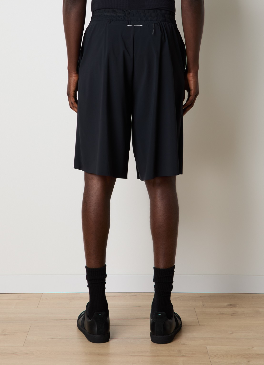 MM6 Straight fit korte broek met steekzakken en logo - achterkant zwart