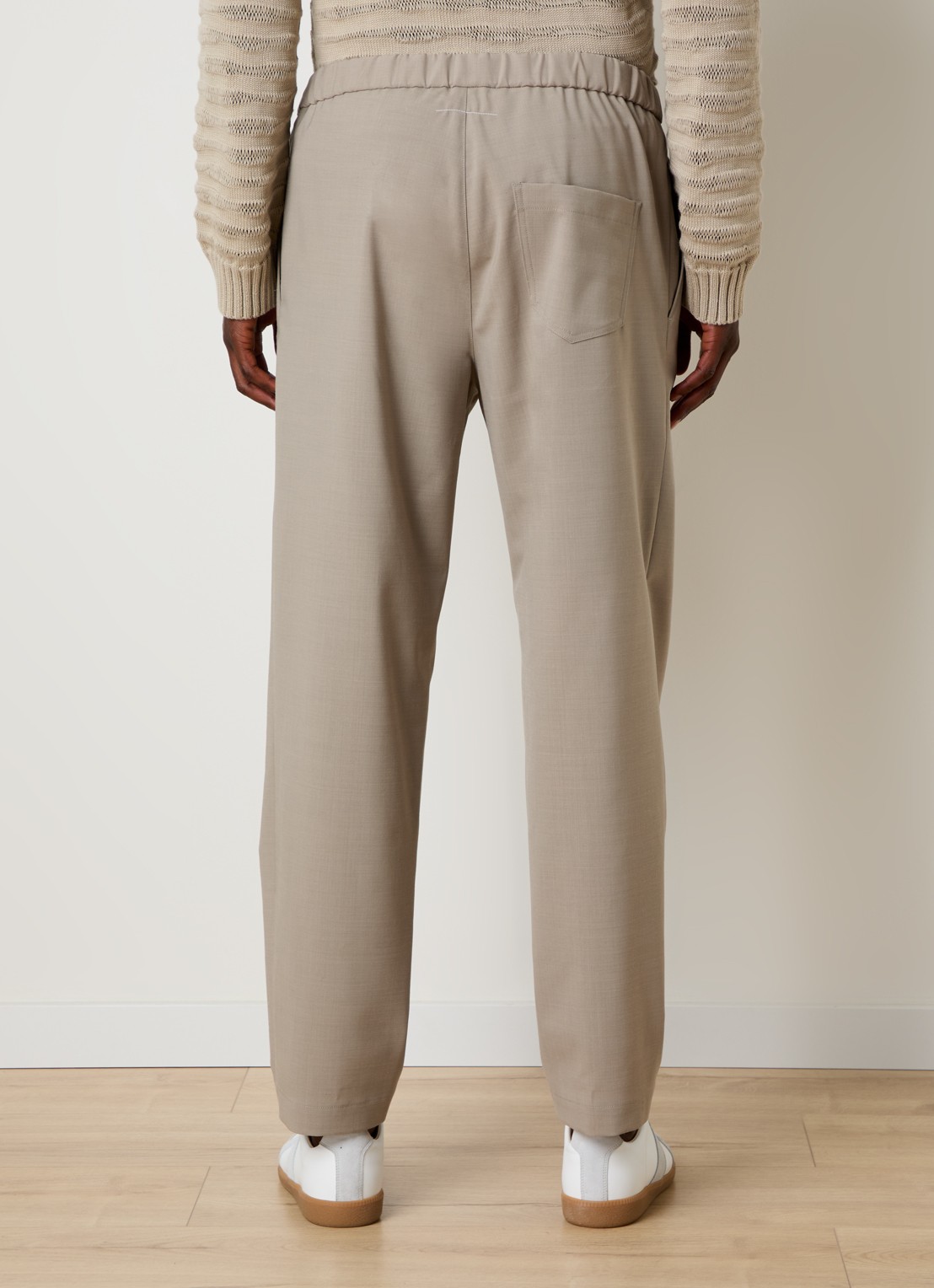 MM6 Straight fit pantalon met persplooi en steekzakken - achterkant 4 zand