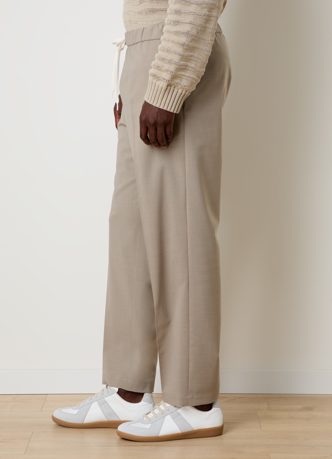 MM6 Straight fit pantalon met persplooi en steekzakken - detail 2 zand