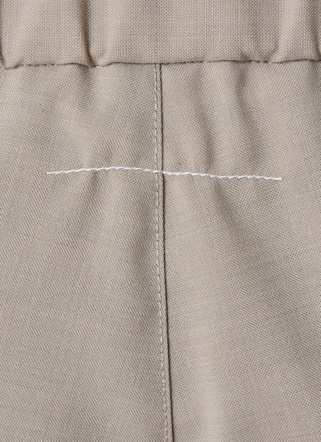 MM6 Straight fit pantalon met persplooi en steekzakken - detail 3 zand