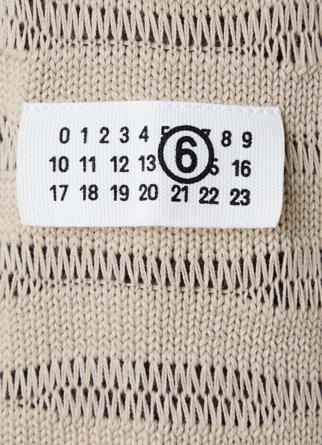 MM6 Vest met opengewerkt dessin en logo - detail 2 donkerbeige