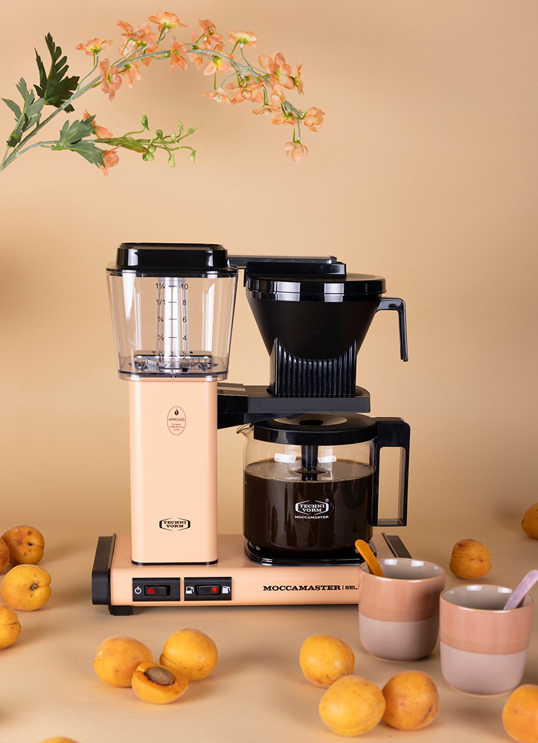 Moccamaster KBG Select koffiezetapparaat 53994 - voorkant 2 abrikoos