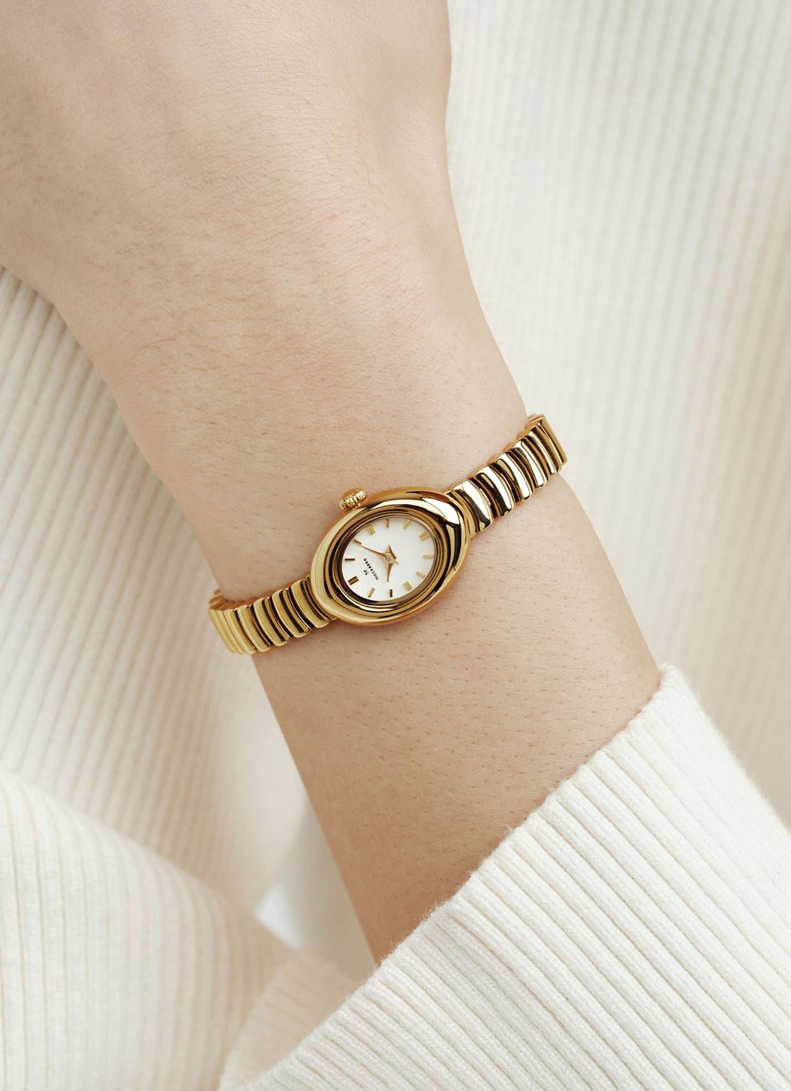 Mockberg Belle Oval Petite horloge MB1416 - achterkant 7 goud