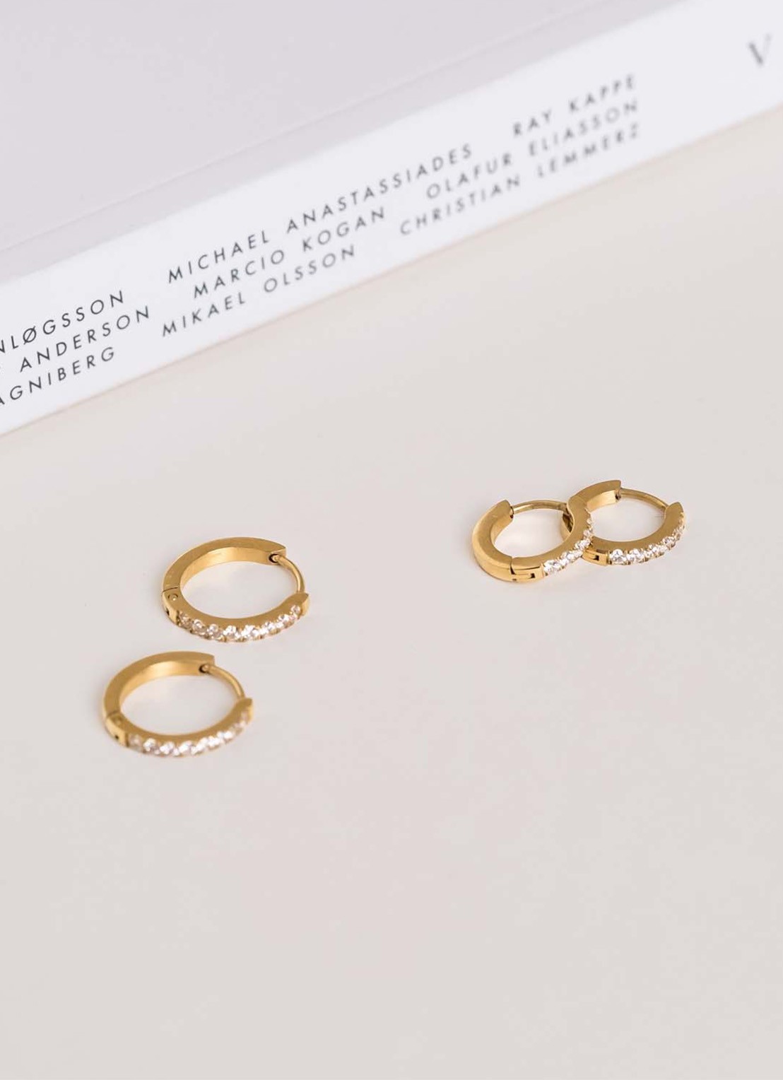 Mockberg Shiny Small oorringen MO585 - detail 4 goud
