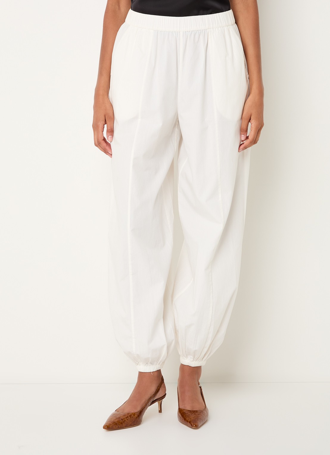 Modström Aksel mid waist tapered fit broek met steekzakken - detail 2 gebroken wit