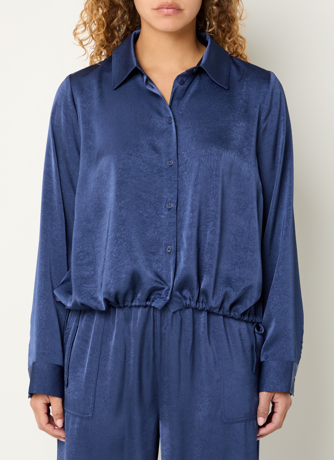 Modström Cabrina blouse met structuur - detail 2 royalblauw