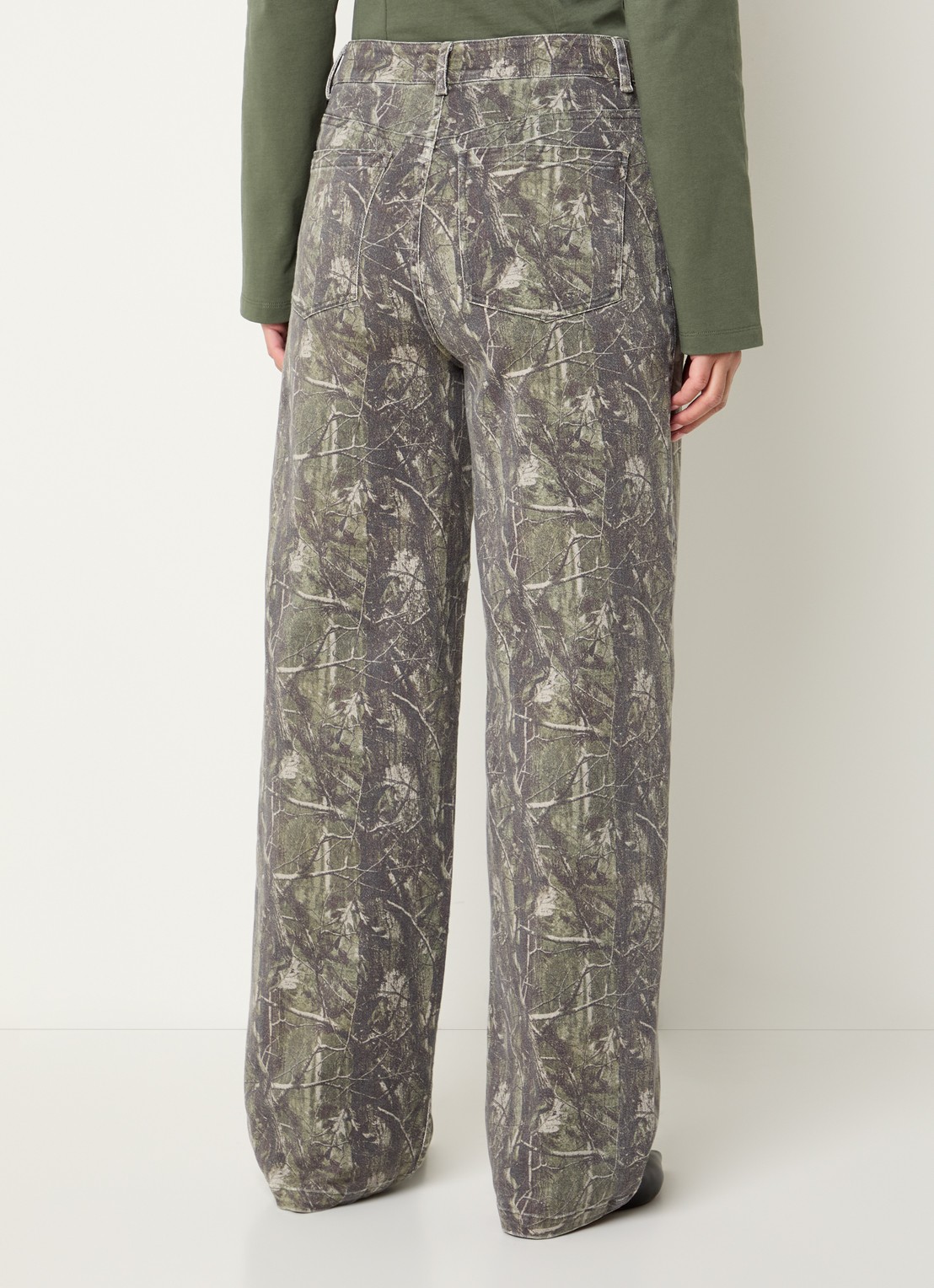Modström Carton high waist wide leg jeans met camouflageprint - achterkant 3 groen