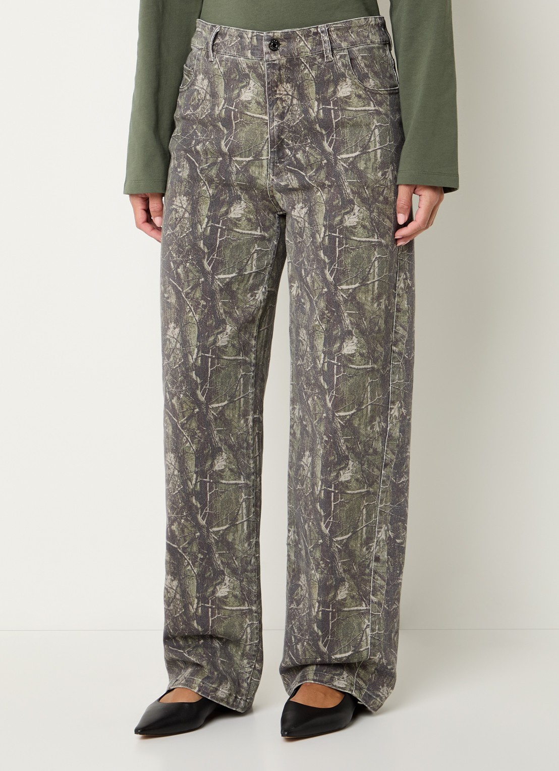 Modström Carton high waist wide leg jeans met camouflageprint - detail 4 groen