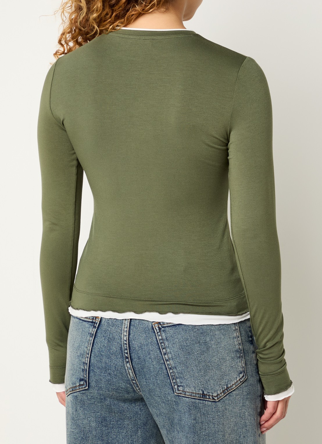 Modström Cilja longsleeve met ruches - achterkant 2 olijfgroen