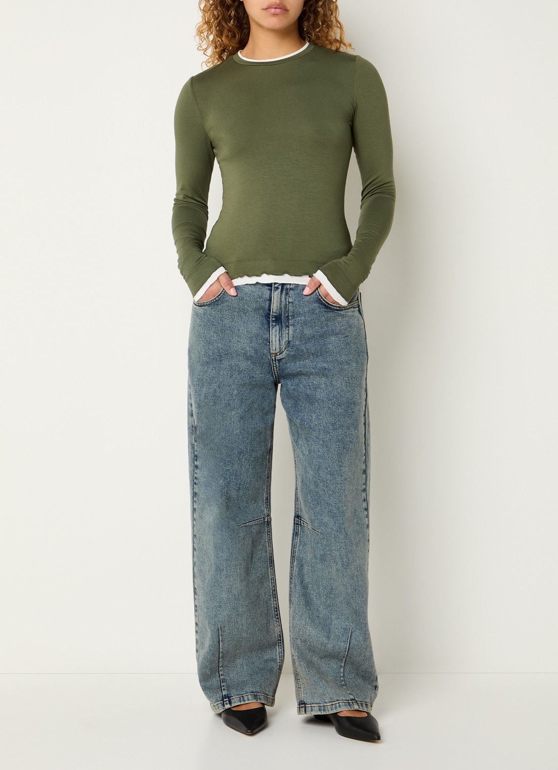 Modström Cilja longsleeve met ruches - voorkant 4 olijfgroen