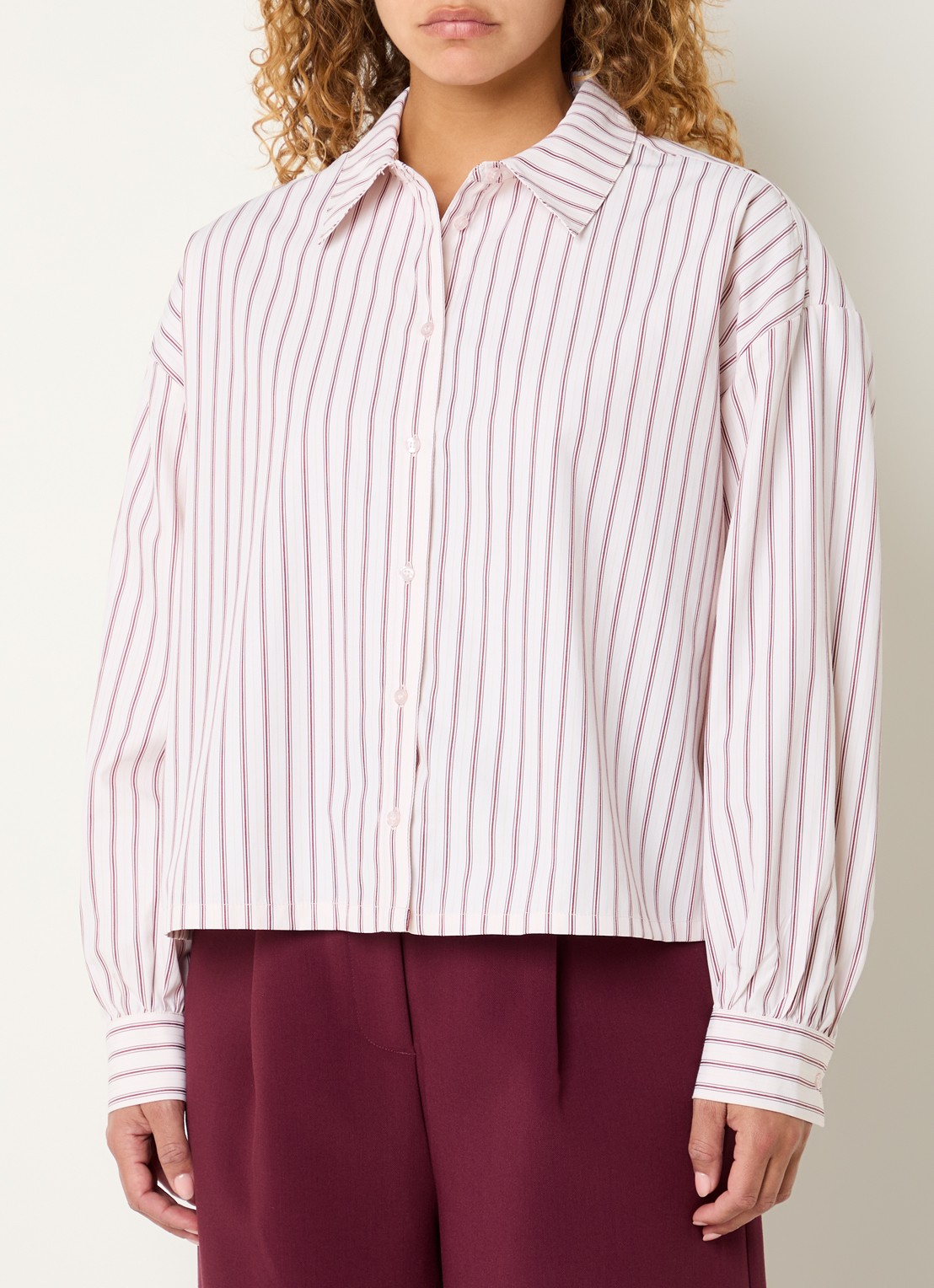 Modström Dilan blouse met split en streepprint - achterkant 2 bordeauxrood
