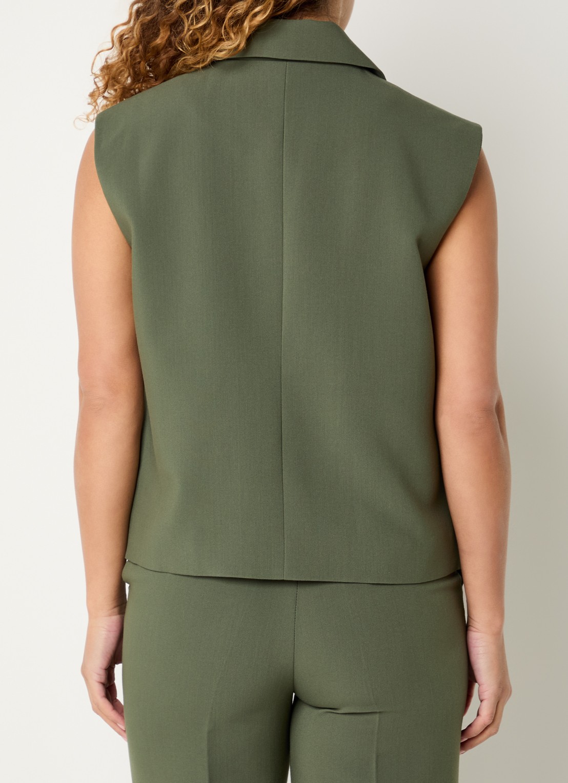 Modström Gale double-breasted gilet  - achterkant olijfgroen