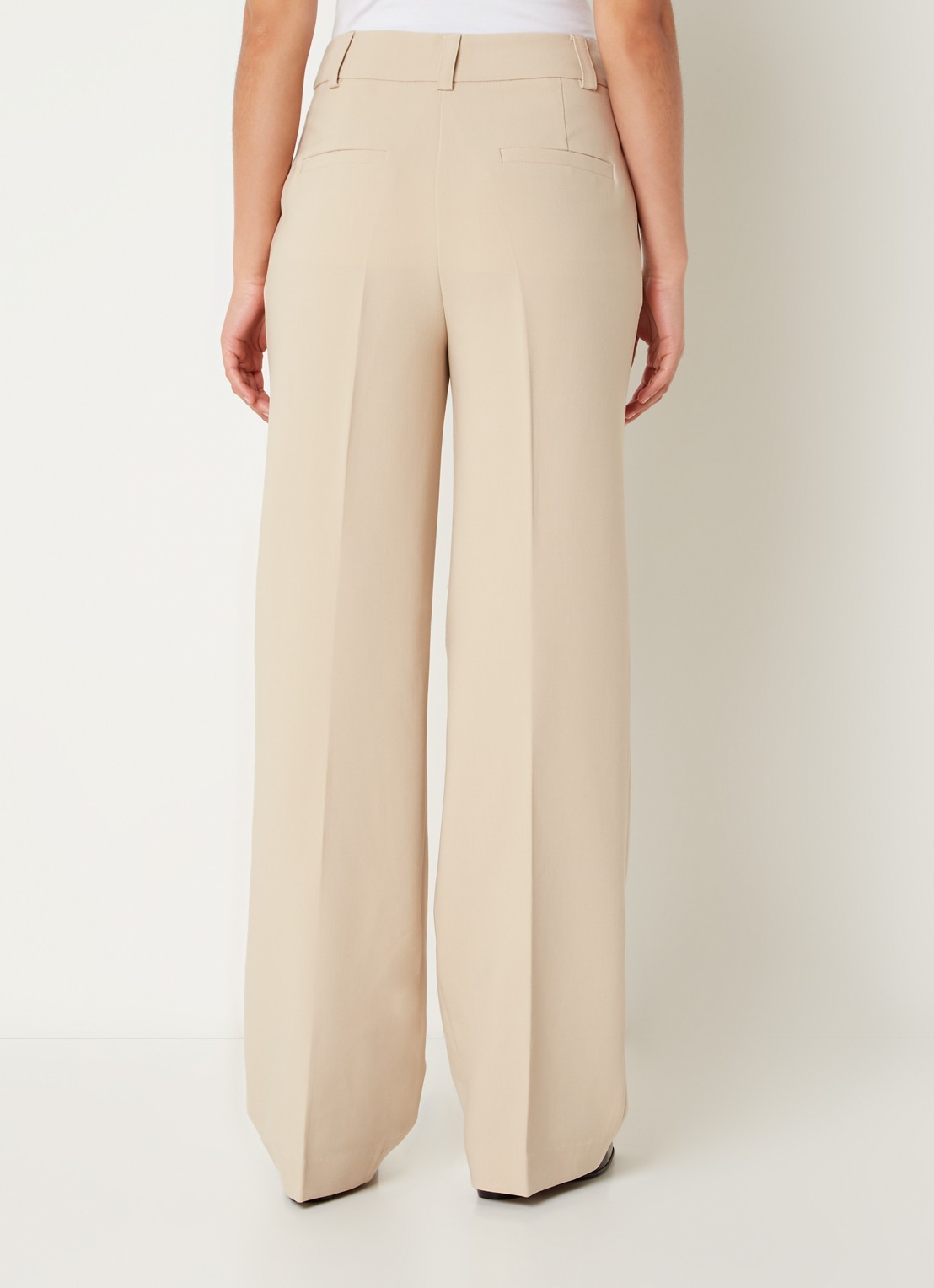 Modström Gale high waist straight fit pantalon met steekzakken en persplooi - achterkant donkerbeige
