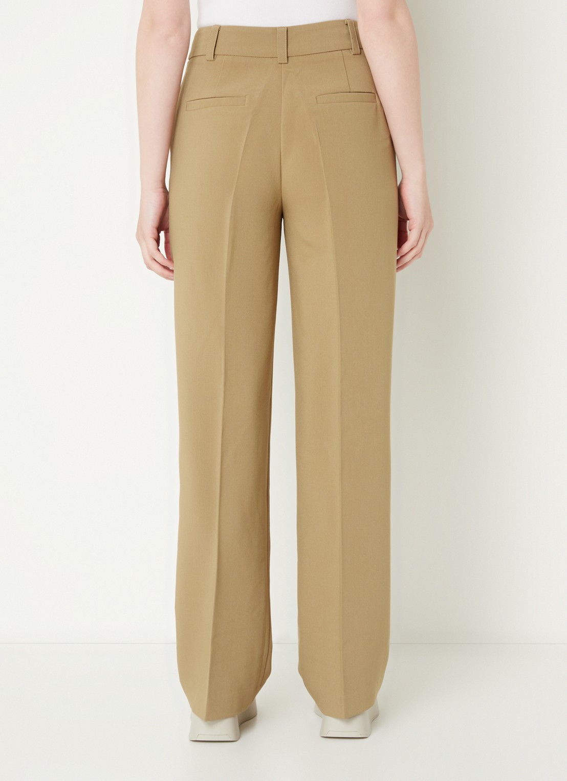 Modström Gale high waist straight fit pantalon met steekzakken en persplooi - achterkant 4 zand