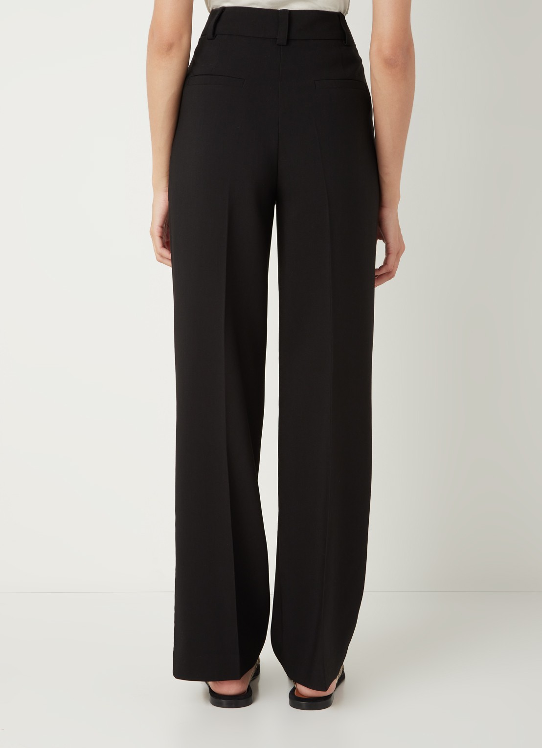 Modström Gale high waist straight fit pantalon met steekzakken en persplooi - achterkant zwart