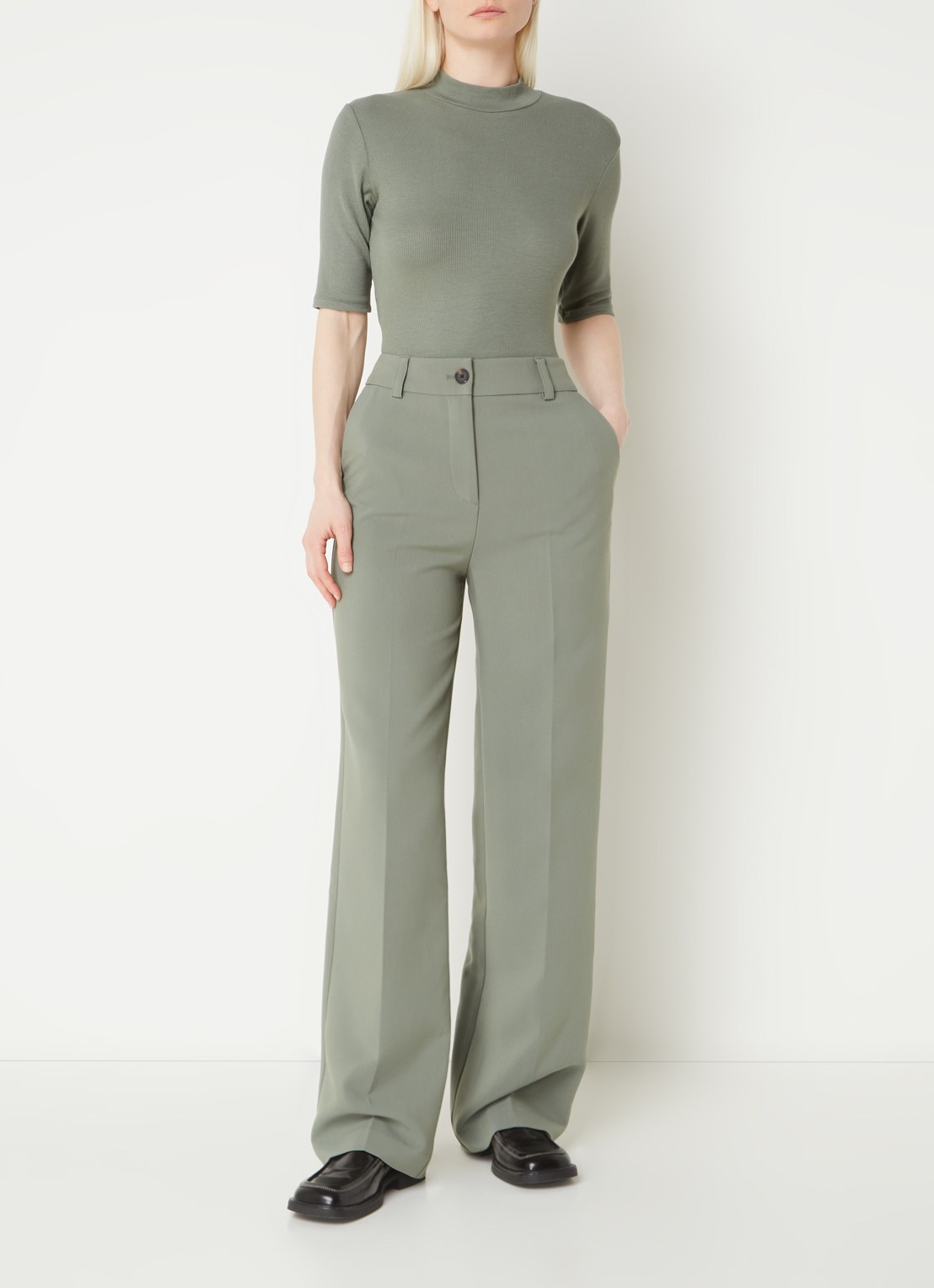 Modström Gale high waist straight fit pantalon met steekzakken en persplooi - voorkant 3 olijfgroen