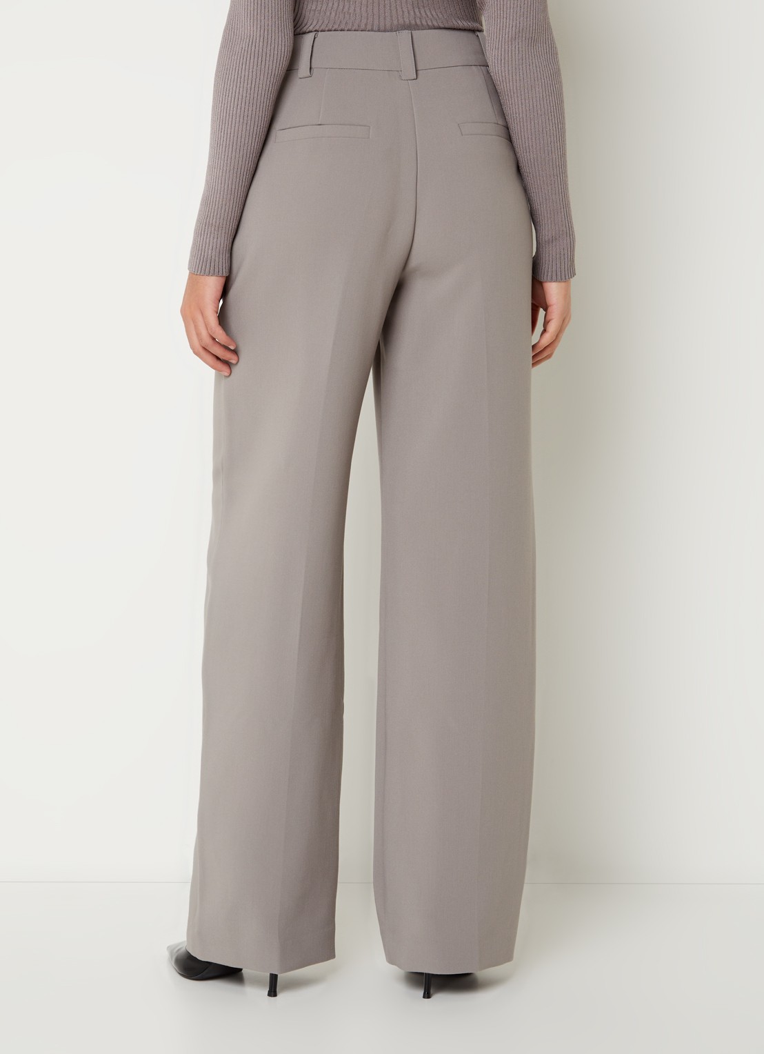 Modström Gale high waist straight fit pantalon met steekzakken en persplooi - achterkant 4 grijs