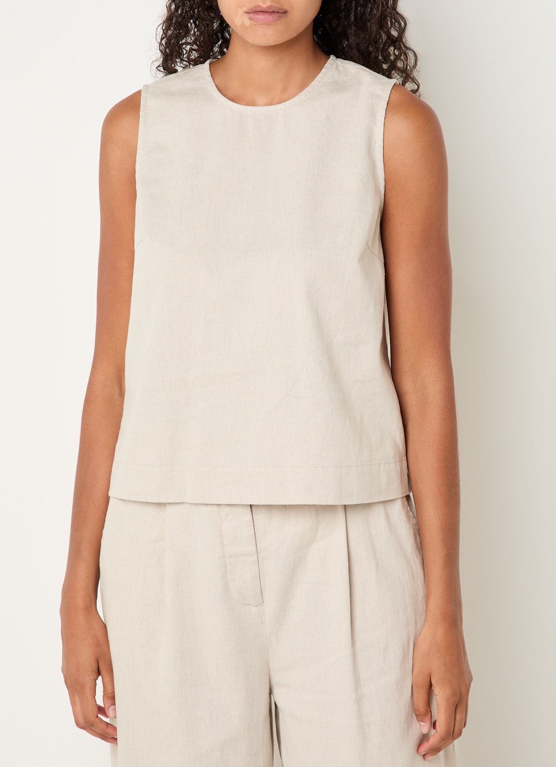 Modström Gale top in linnenblend met keyhole - detail beige