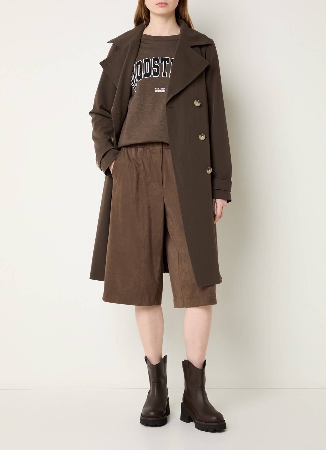 Modström Hiro trenchcoat met dubbele knopenrij en strikceintuur - voorkant 2 bronsgroen