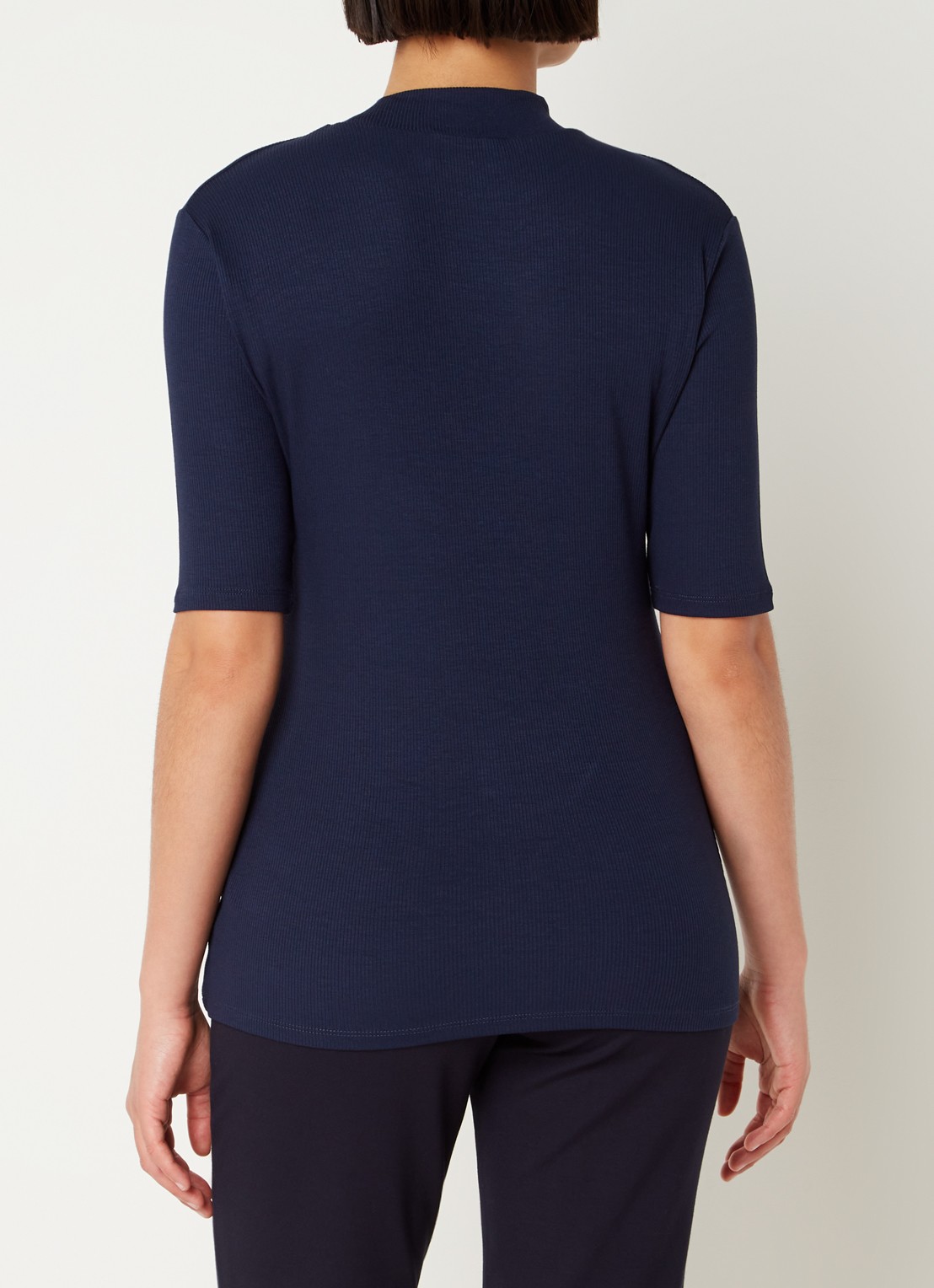 Modström Krown T-shirt met ribstructuur - achterkant jeans