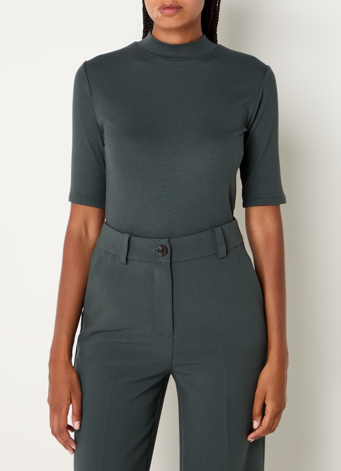 Modström Krown T-shirt met ribstructuur - detail groen