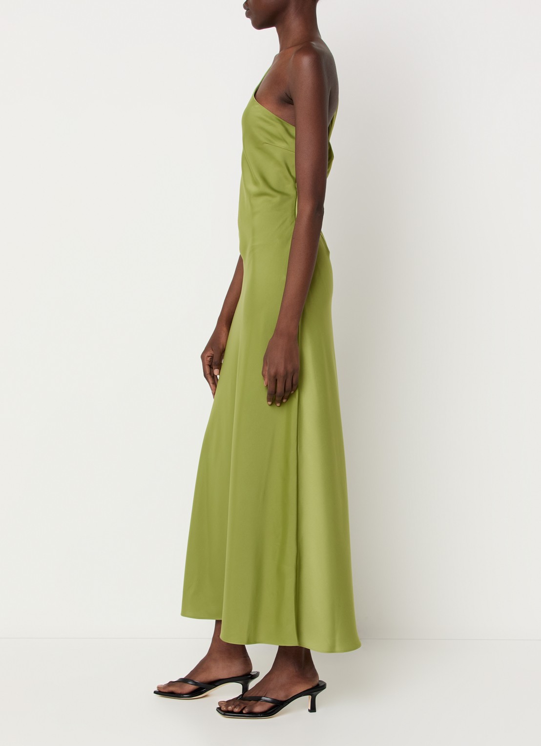 Modström Narcissa one shoulder midi jurk van satijn - voorkant 4 mosgroen