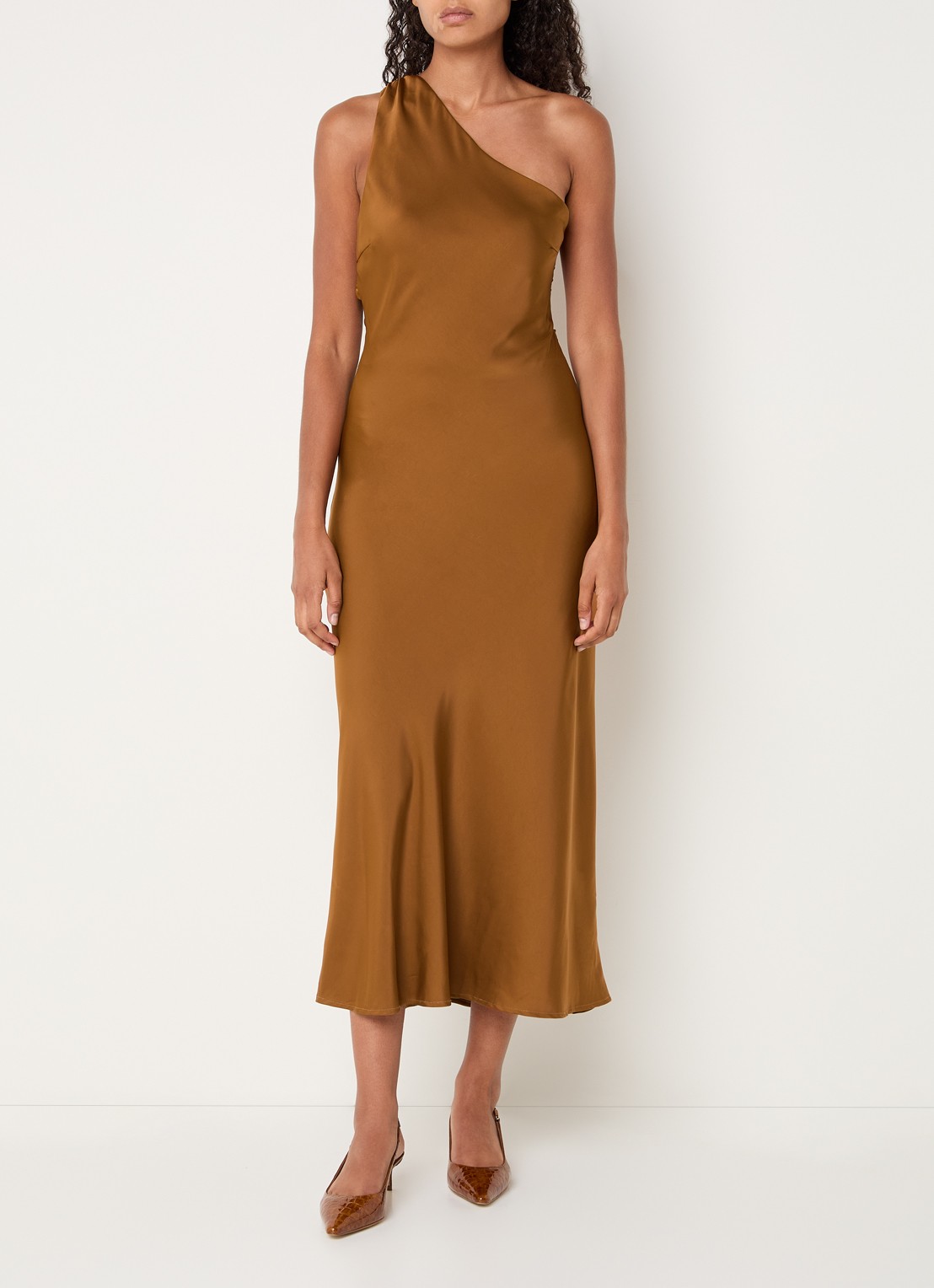 Modström Narcissa one shoulder midi jurk van satijn - detail 4 roestbruin
