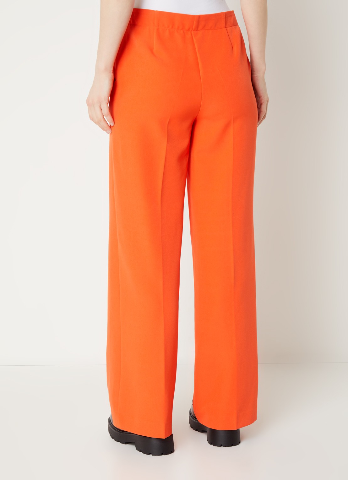 Modström Nelli high waist loose fit pantalon met steekzakken - achterkant orange
