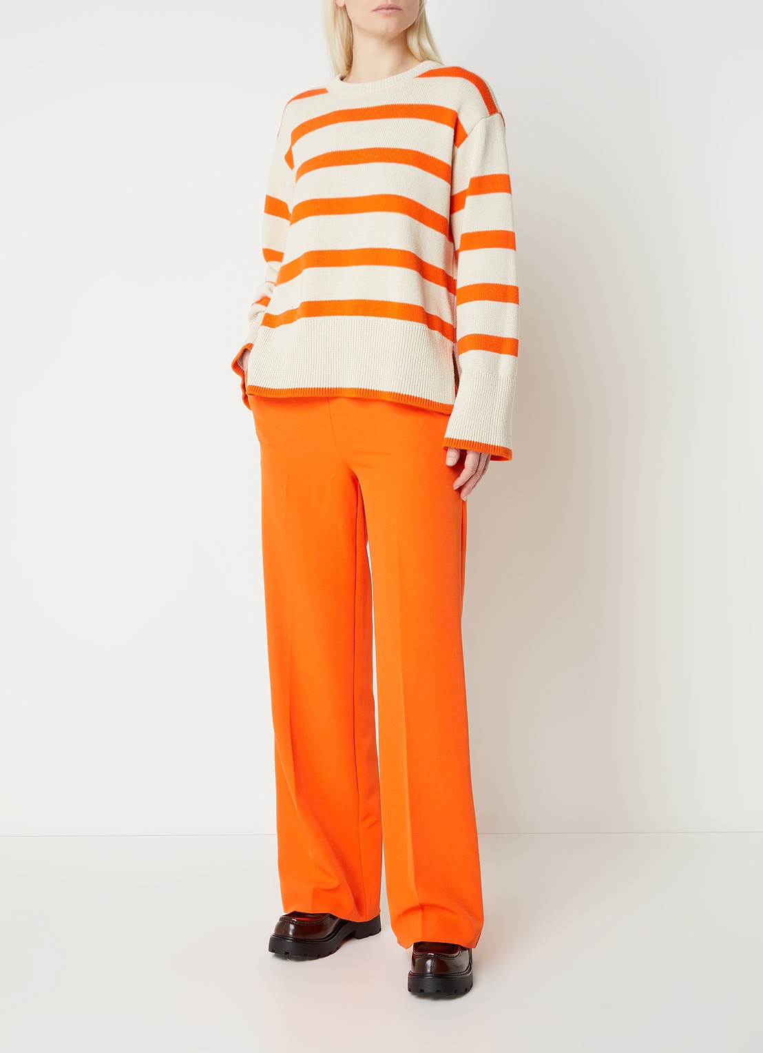 Modström Nelli high waist loose fit pantalon met steekzakken - voorkant 3 orange