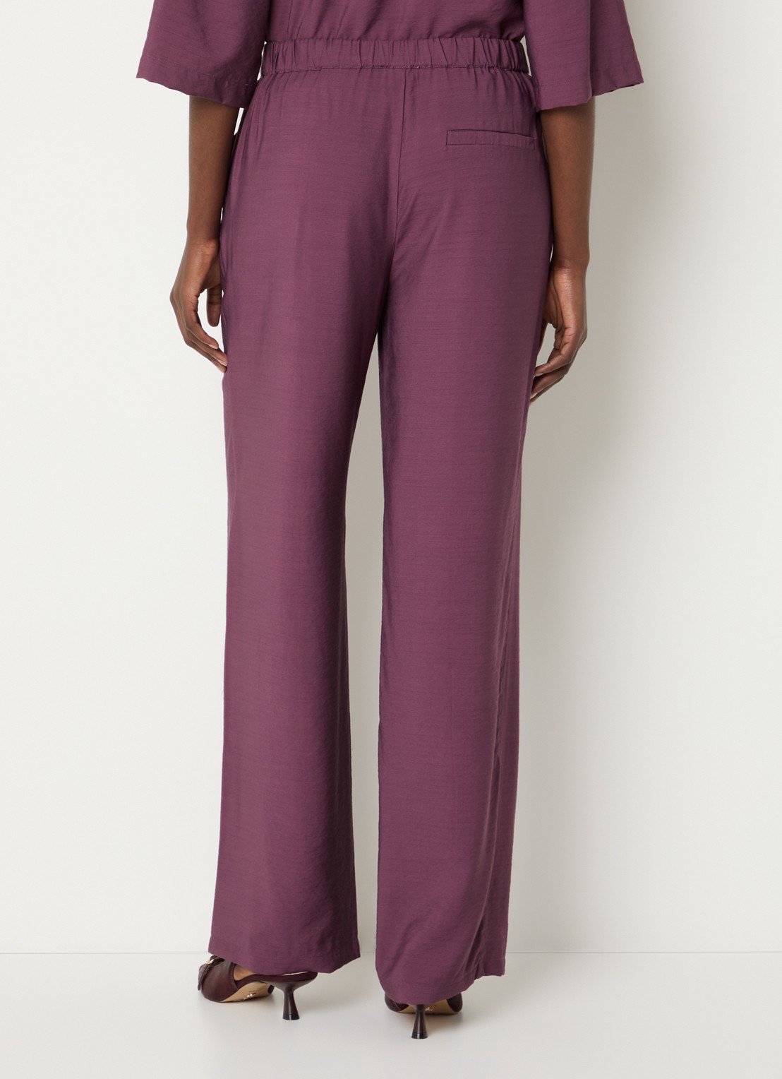 Modström Nicki high waist wide fit broek met steekzakken - achterkant aubergine