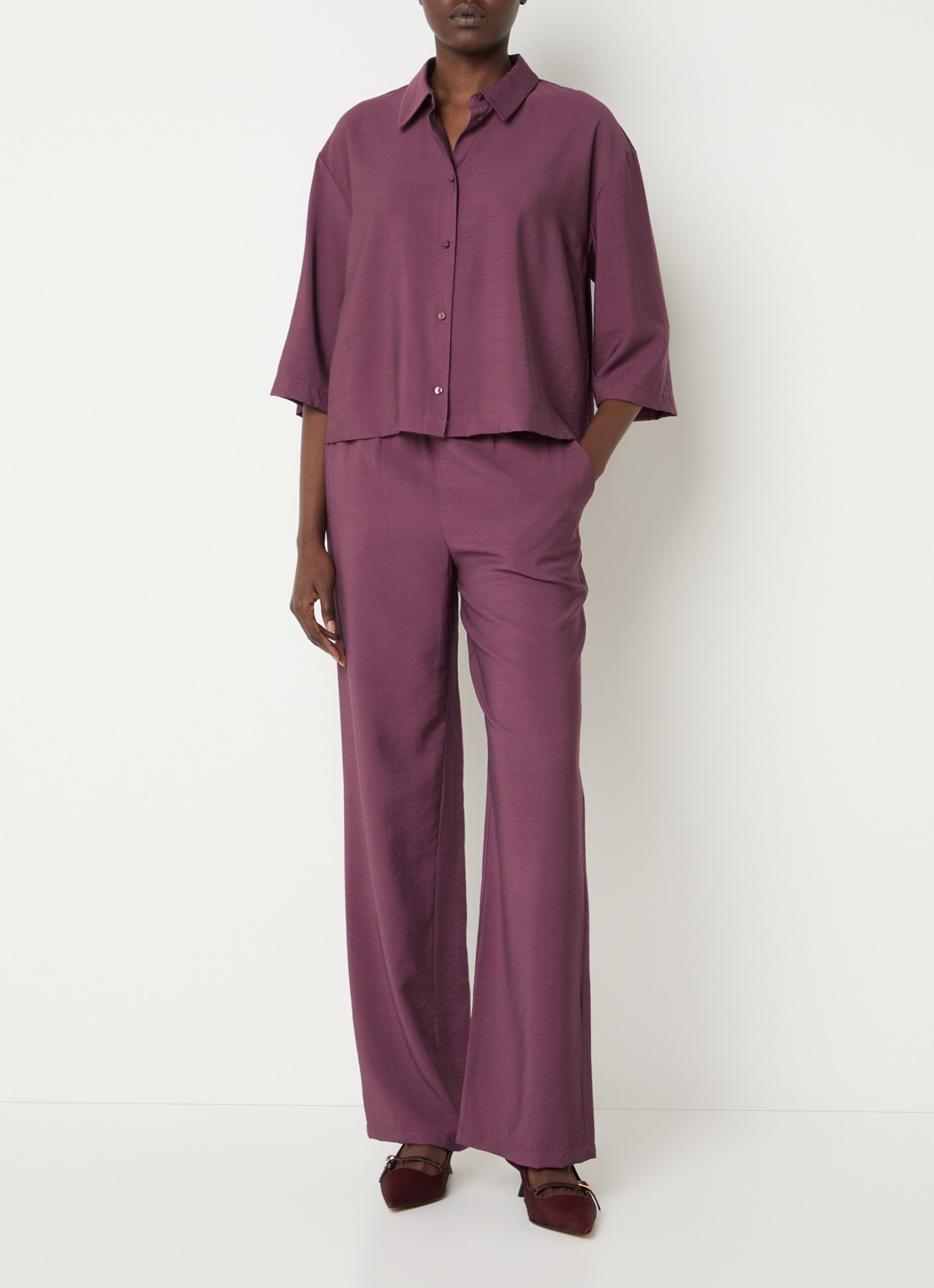 Modström Nicki high waist wide fit broek met steekzakken - voorkant 4 aubergine