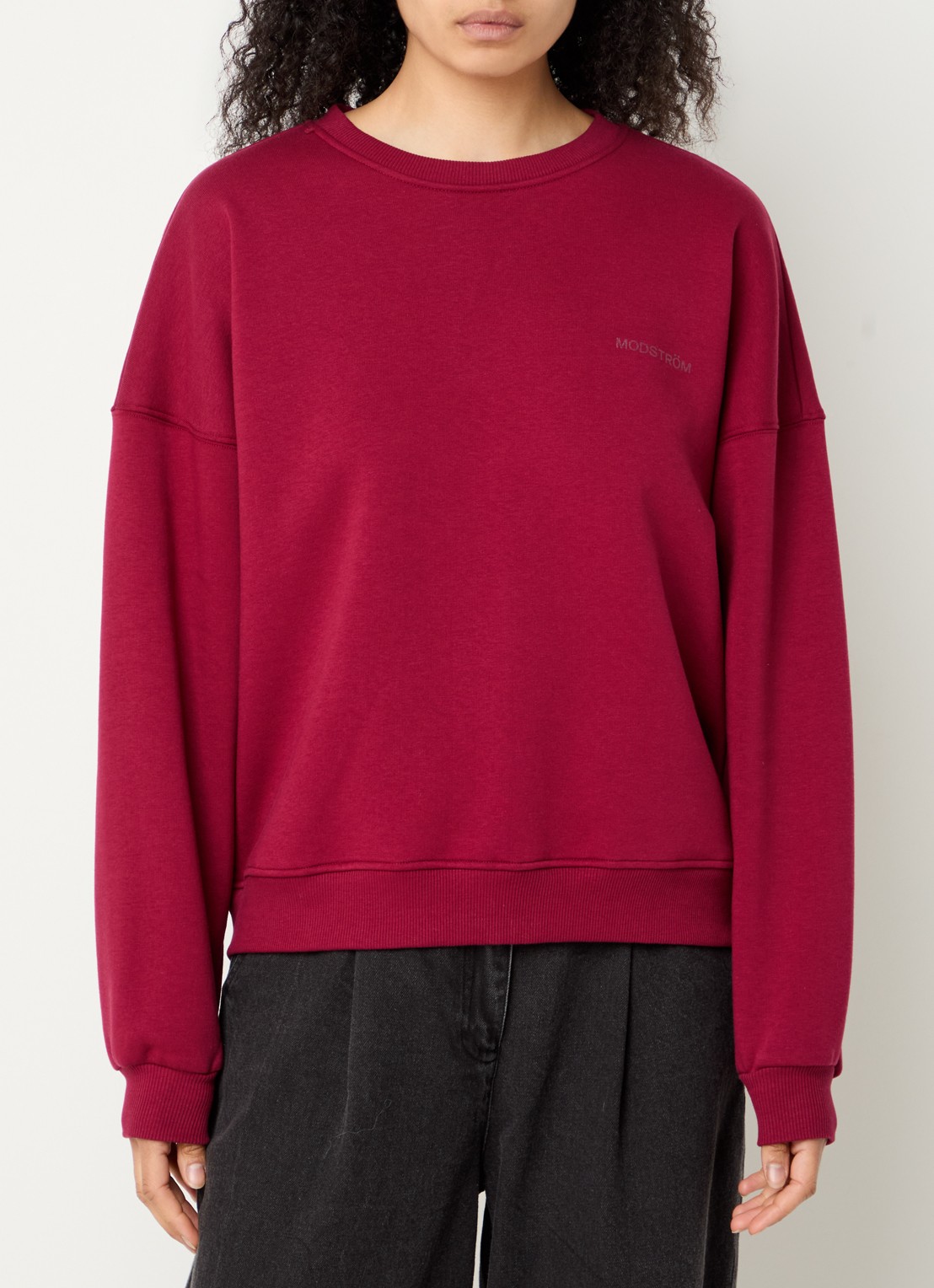 Modström Paula sweater met logo - detail donkerrood