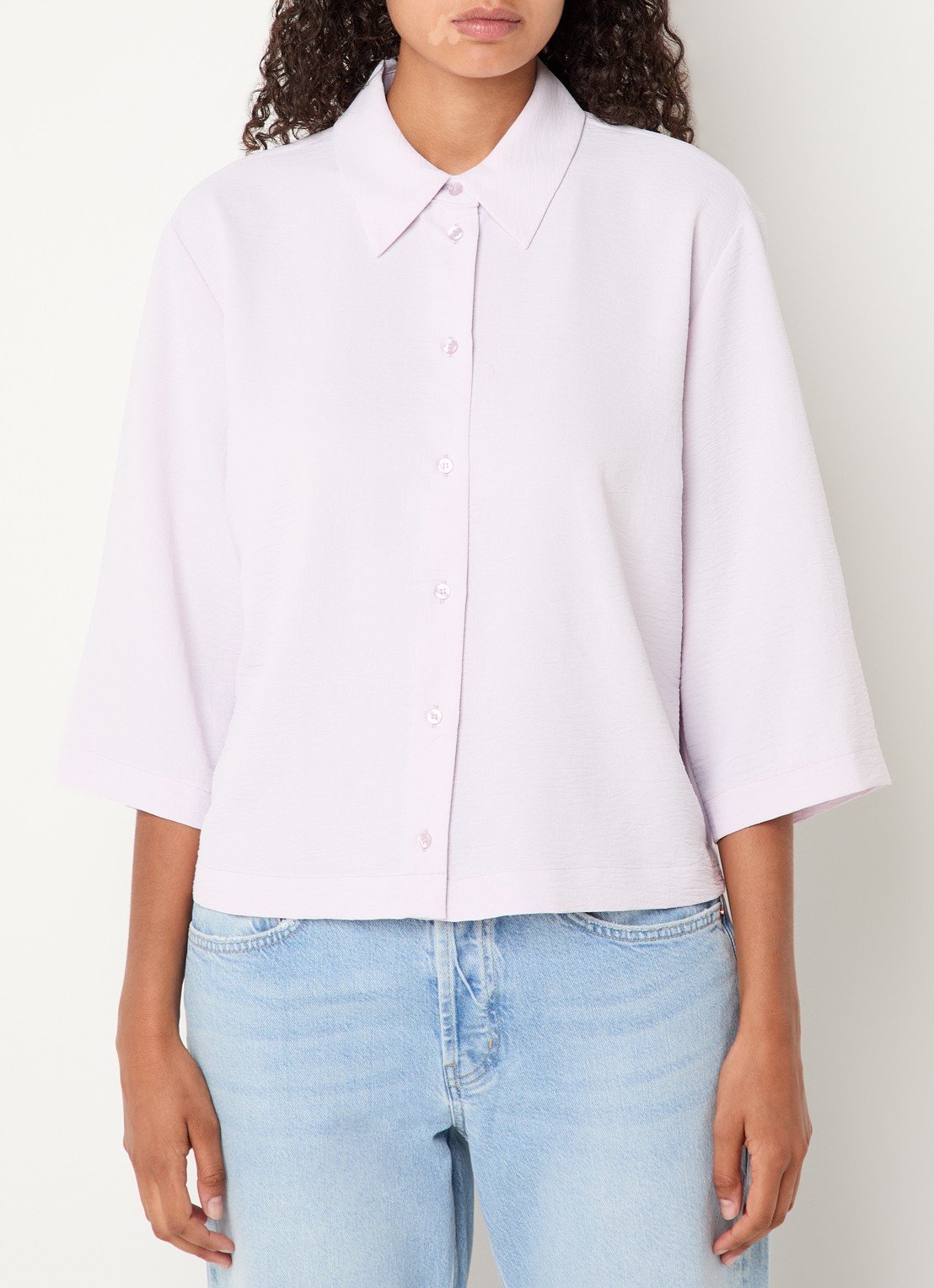 Modström Popel blouse van crêpe met trompetmouw - detail lichtpaars