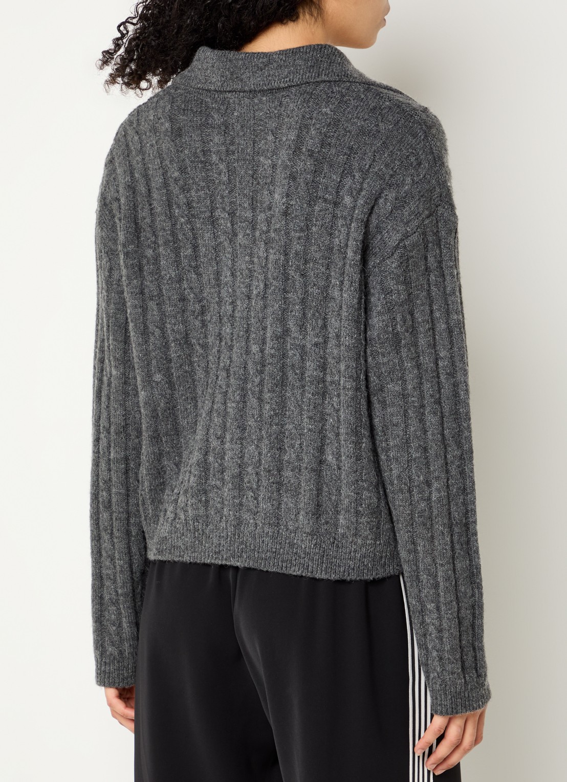 Modström Rise kabelgebreide polo in alpaca wolblend  - achterkant 2 donkergrijs