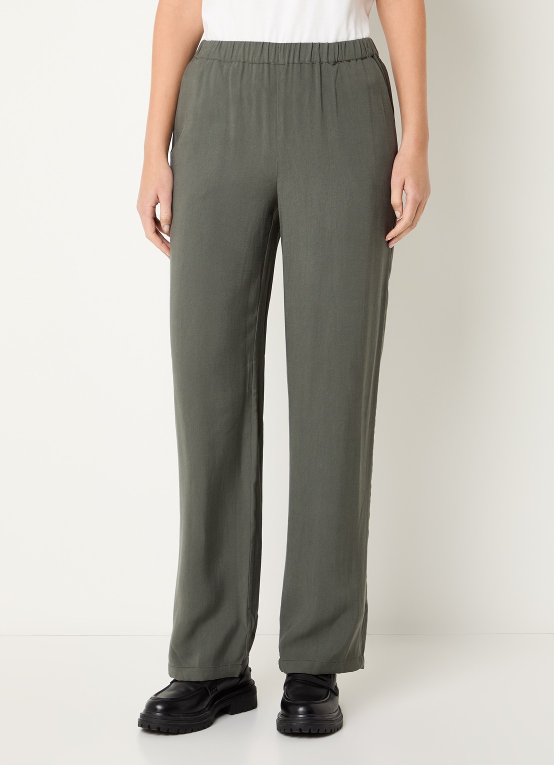 Modström Sebastian high waist straight fit broek met steekzakken - detail 3 legergroen