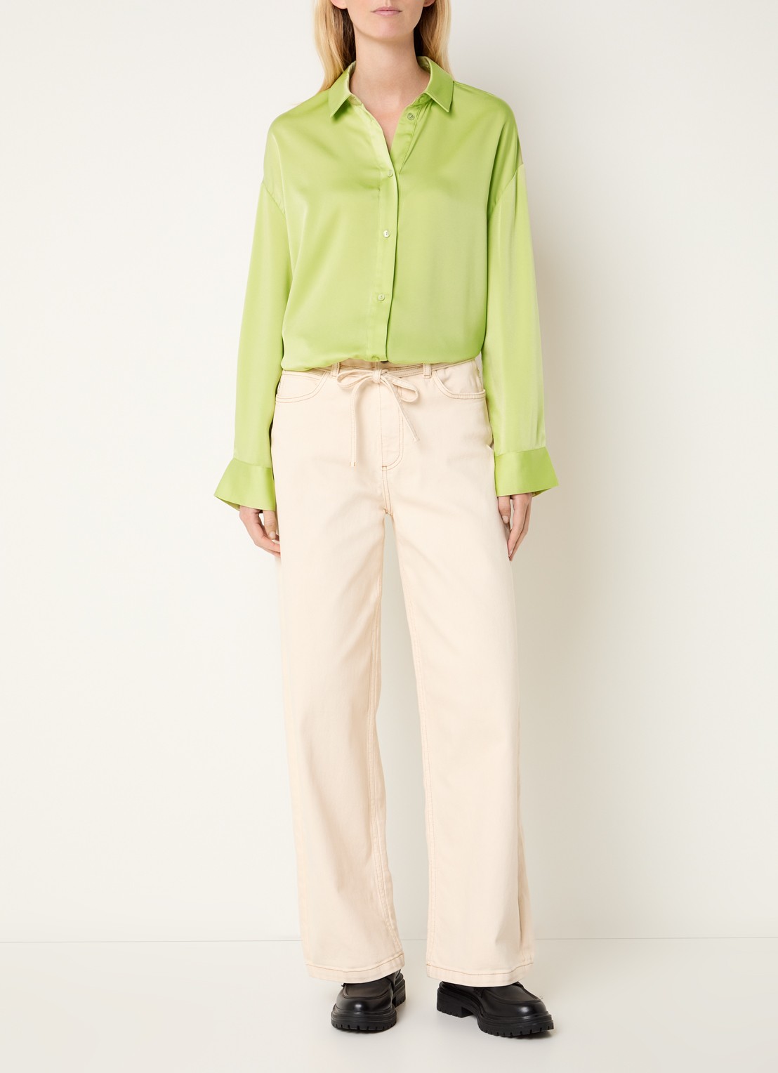 Modström Shelton blouse met glanzende finish - voorkant 4 lime