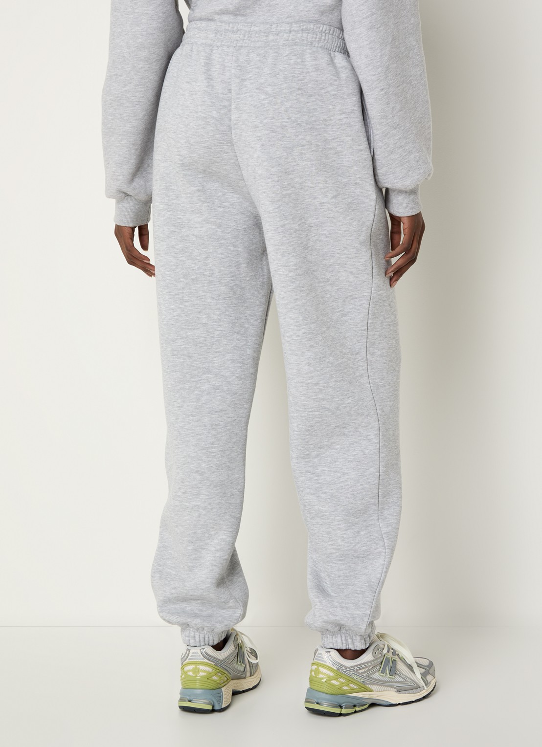 Modström Tia high waist tapered fit joggingbroek met logo en steekzakken - achterkant 4 grijsmele