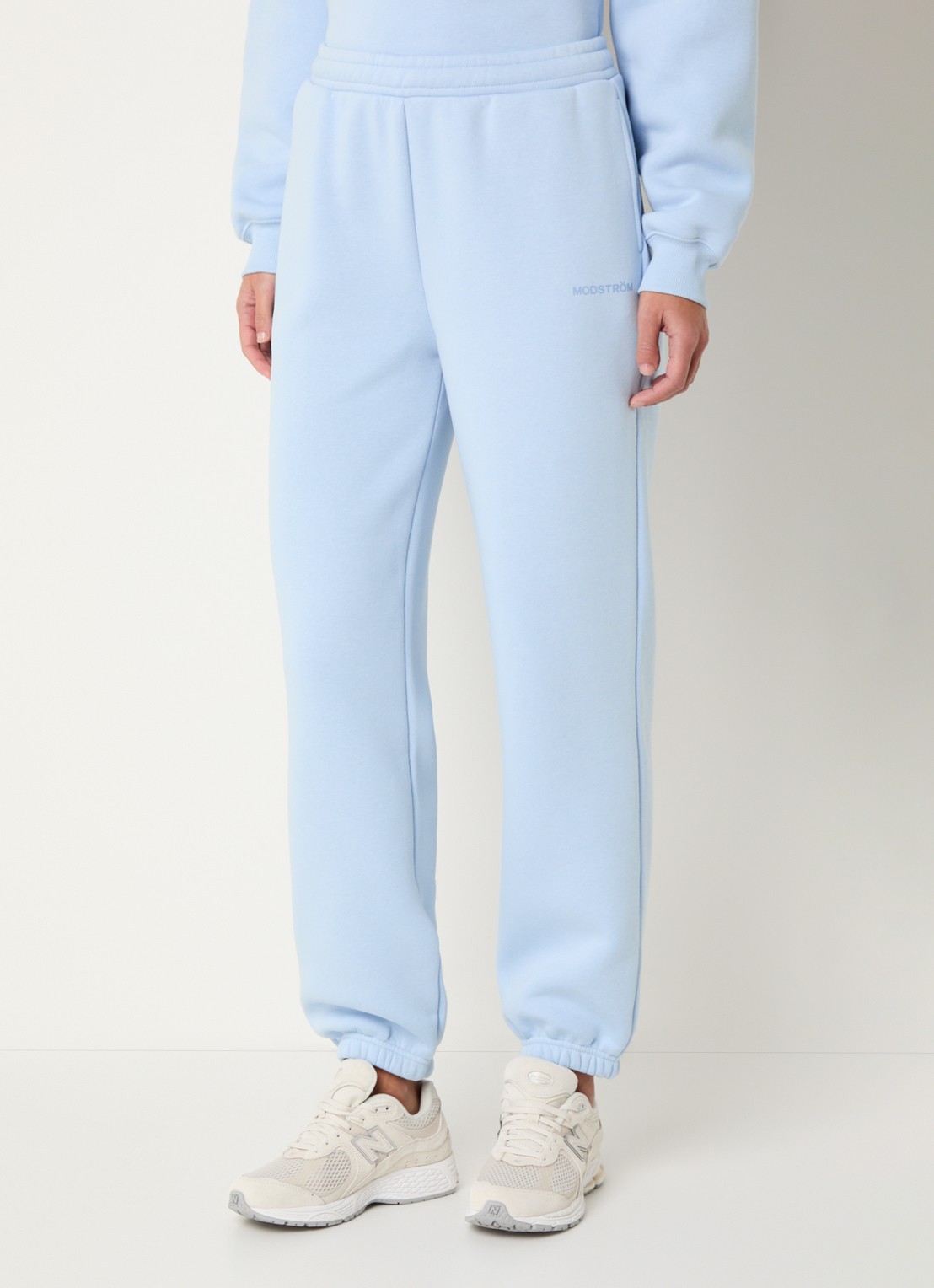 Modström Tia high waist tapered fit joggingbroek met logo en steekzakken - detail 4 lichtblauw