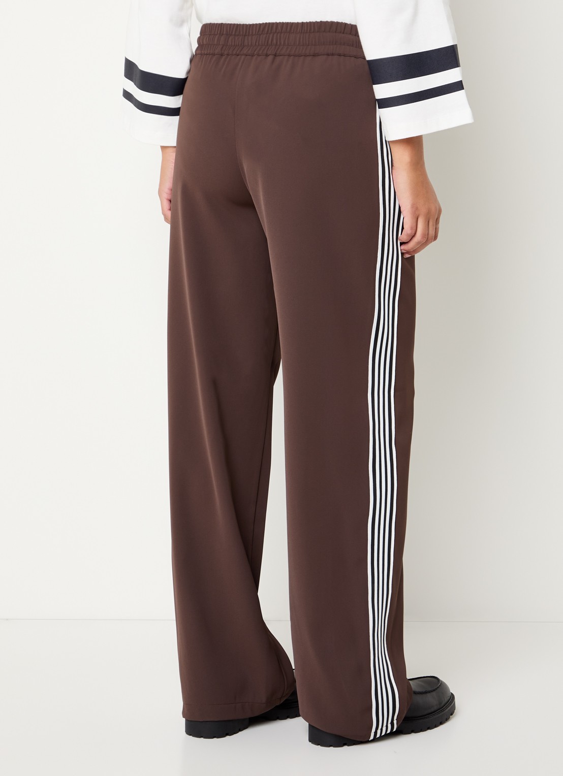 Modström Tinnie high waist wide fit trackpants met gestreept detail - achterkant bruin