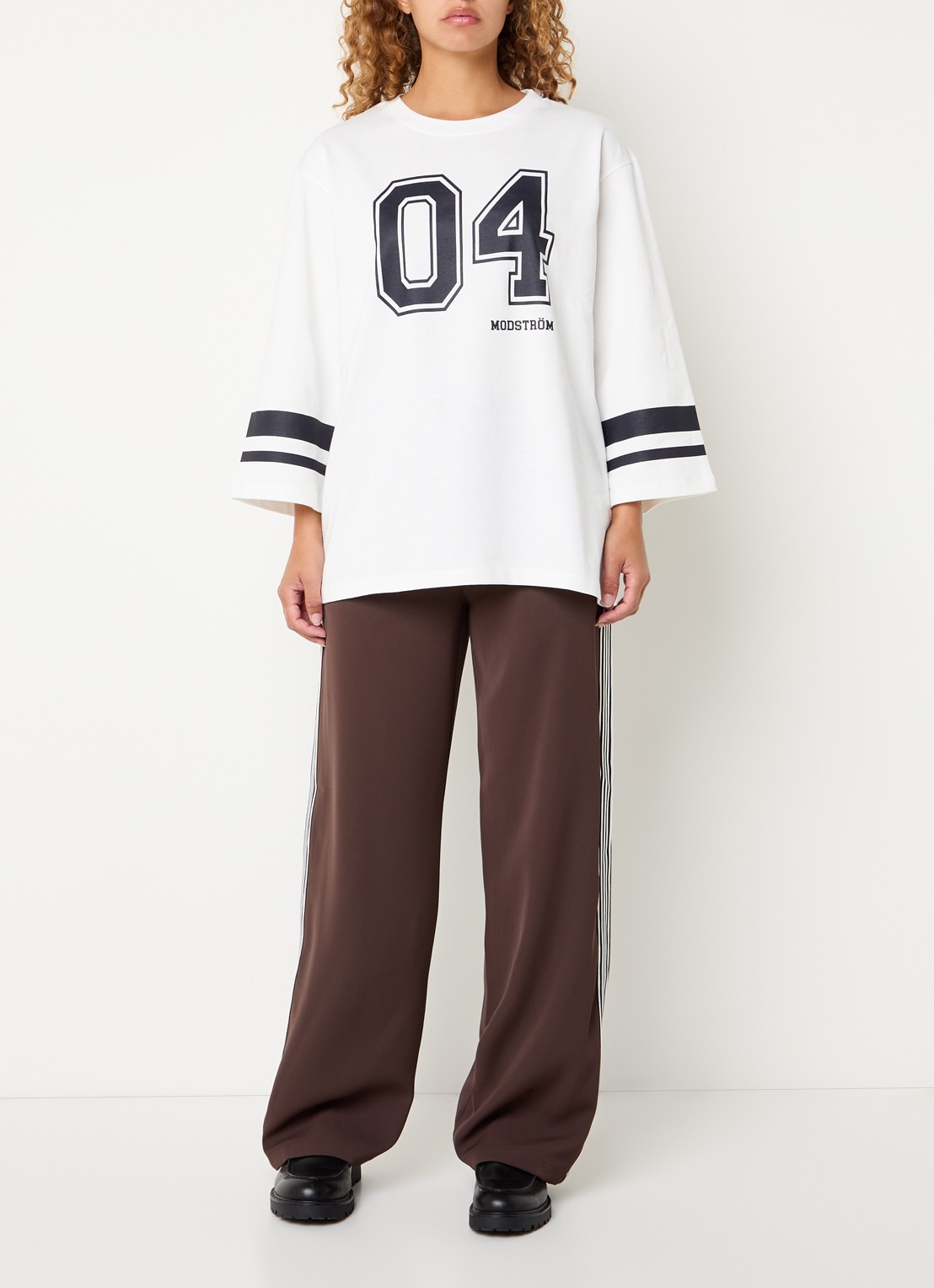 Modström Tinnie high waist wide fit trackpants met gestreept detail - voorkant 4 bruin