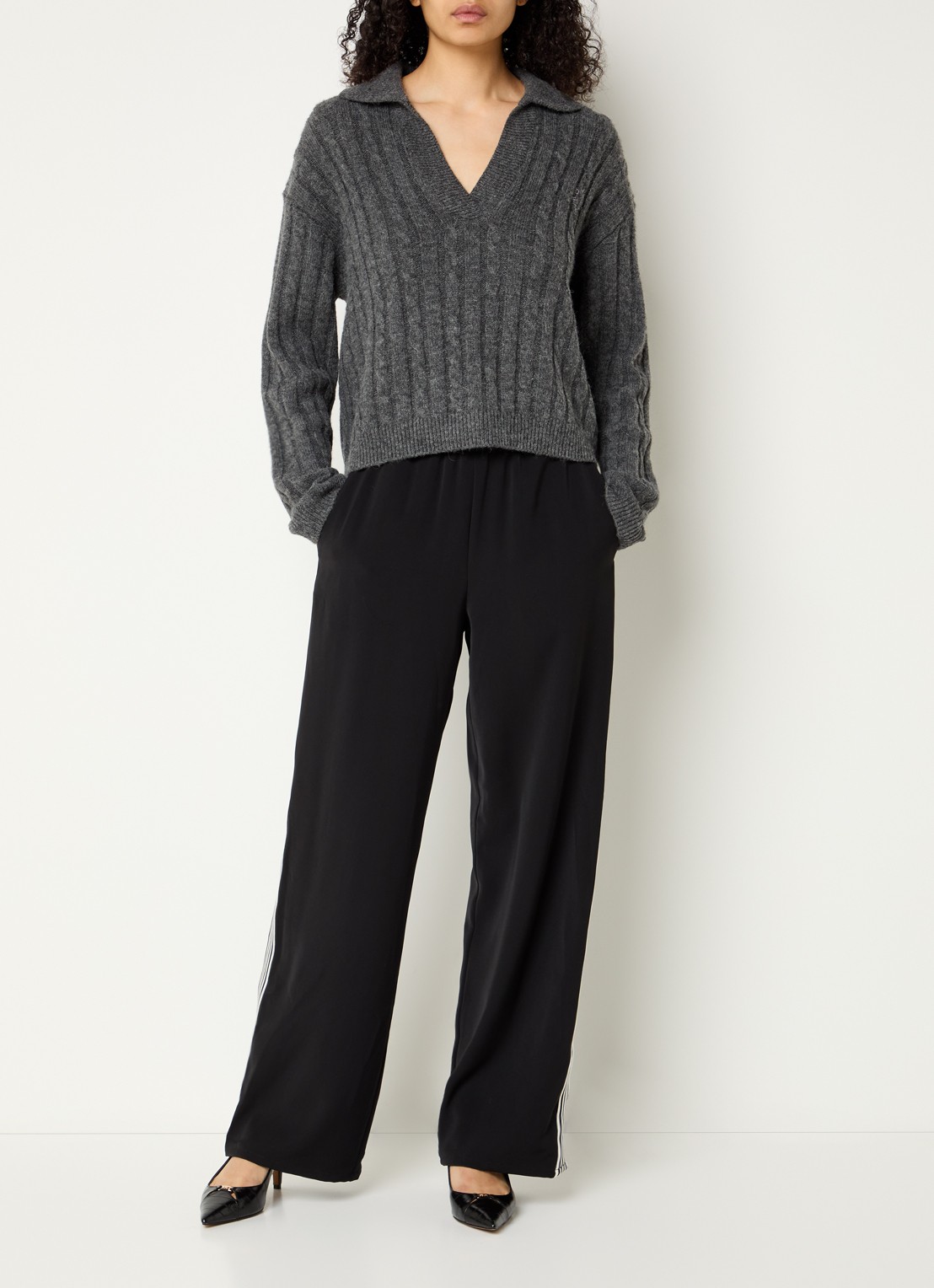 Modström Tinnie high waist wide fit trackpants met gestreept detail - voorkant 3 zwart