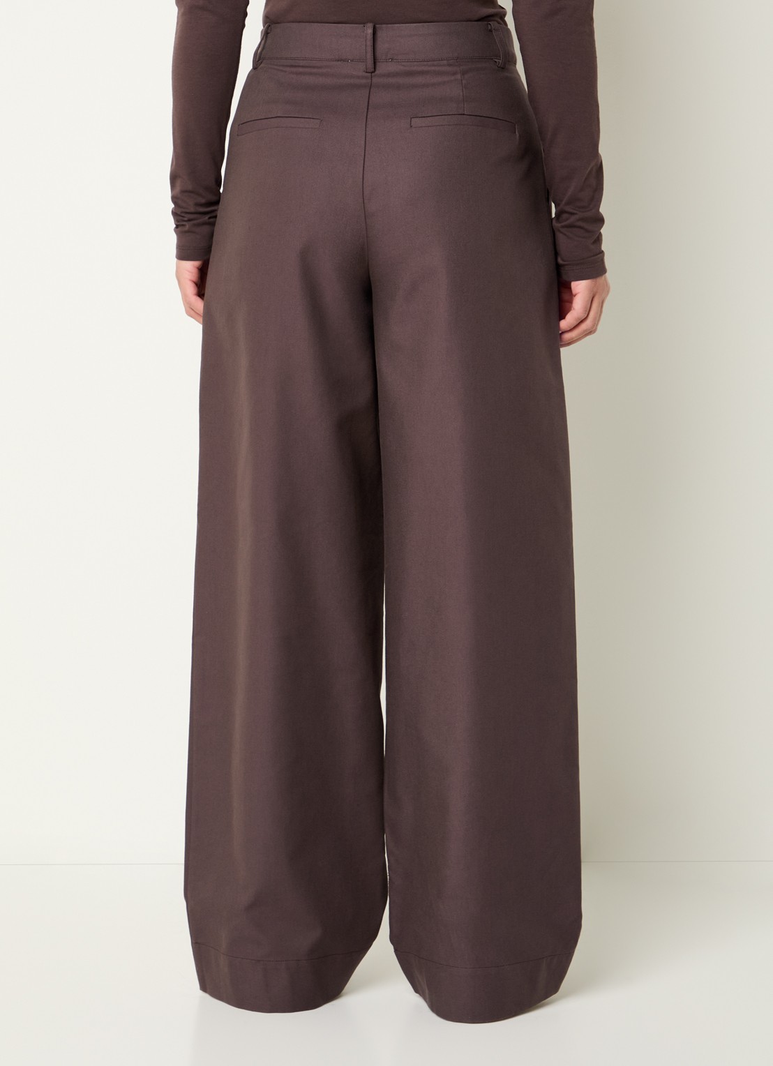 Modström Tore high waist wide fit pantalon met steekzakken - achterkant donkerbruin