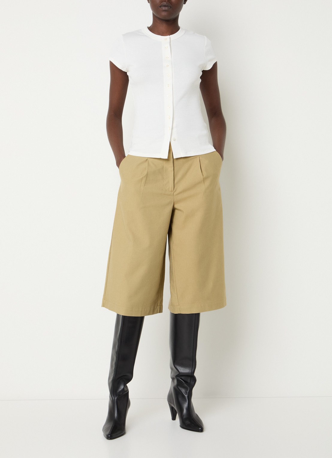 Modström Torem high waist straight fit korte broek met steekzakken - voorkant 3 khaki