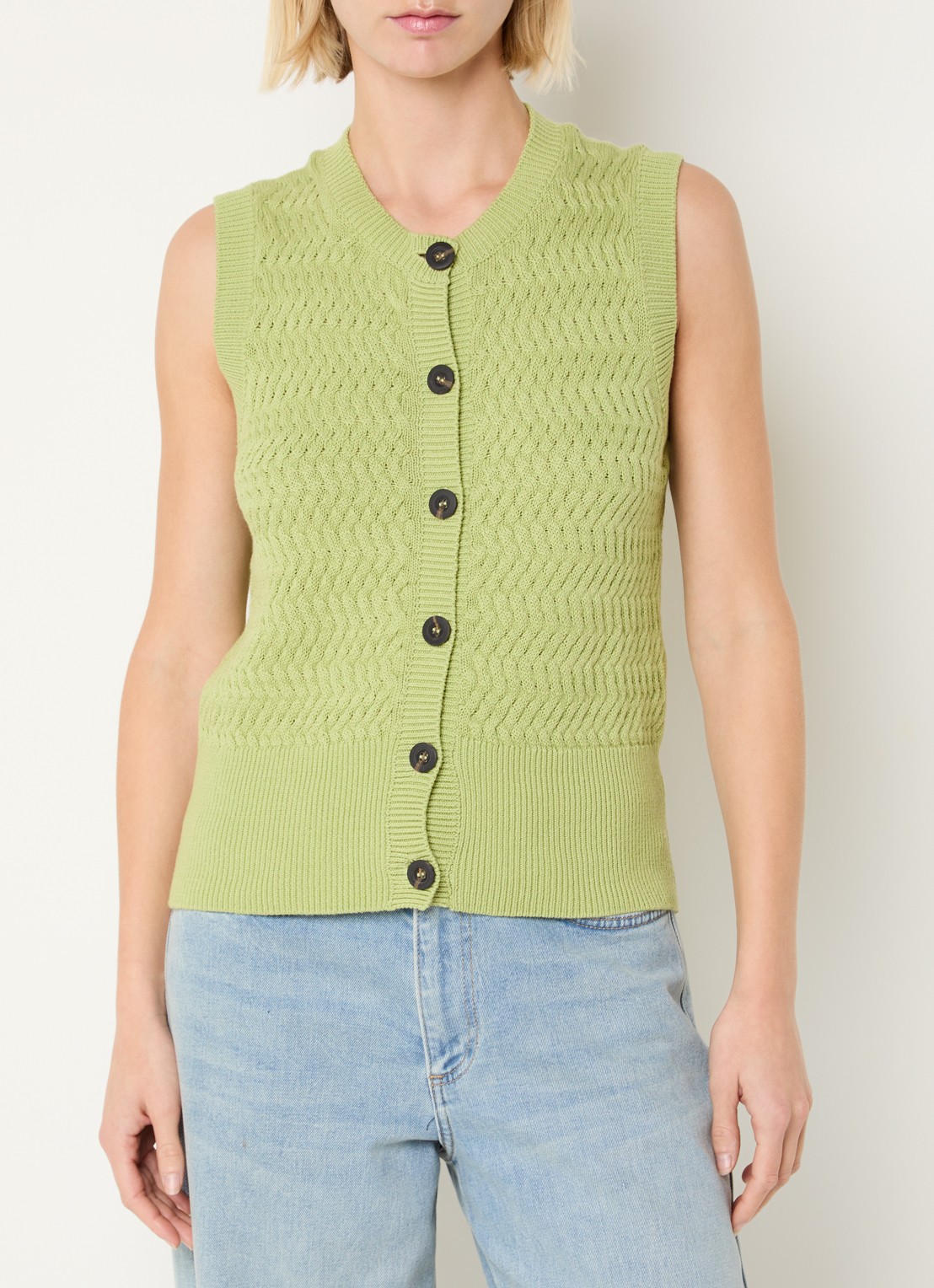 Modström Ulva ribgebreid vest  - detail lichtgroen
