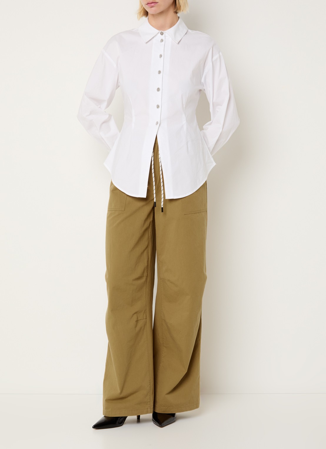 Modström Urania high waist loose fit broek met steekzakken - voorkant 2 khaki