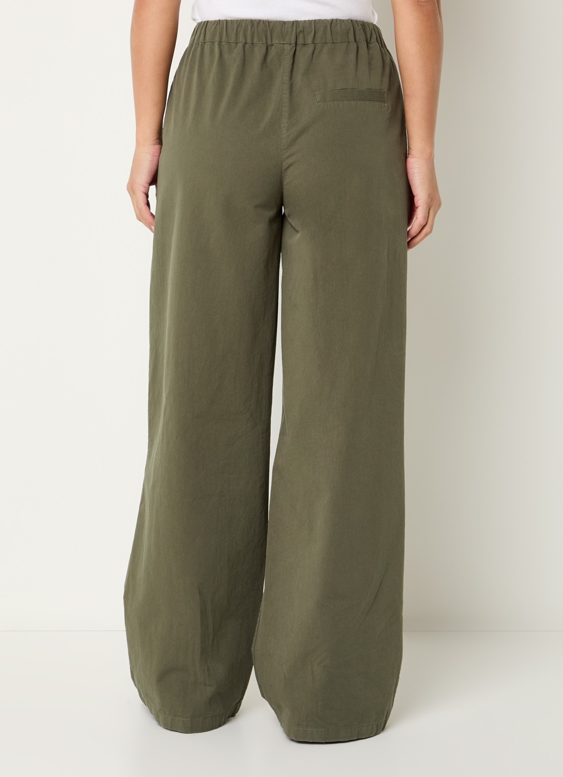 Modström Urania high waist loose fit broek met steekzakken - achterkant olijfgroen